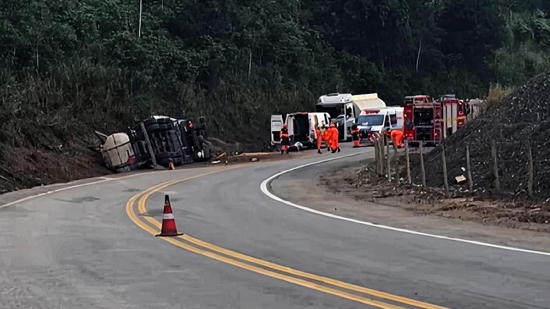 Devido ao risco de explosão, foi traçado um perímetro de um quilômetro no entorno do local do acidente