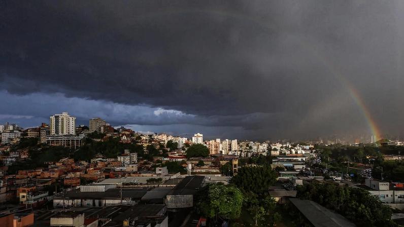 BH e outras regiões de Minas Gerais podem ser atingidas por chuva forte nesta quarta (10))