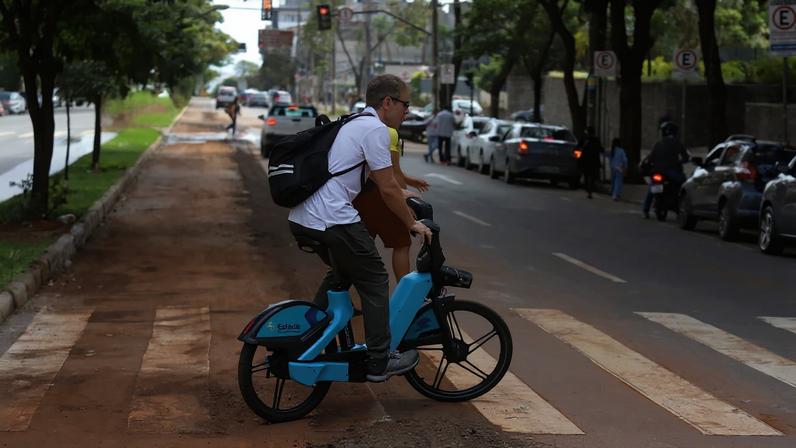 Cristiano defende a ciclovia na Afonso Pena