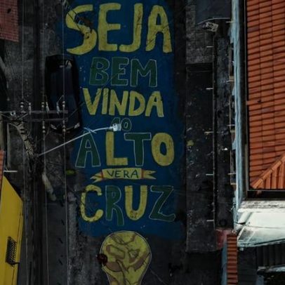 Mulheres lideram tradição de pintar ruas para a Copa em Alto Vera Cruz, BH