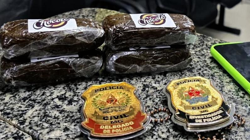 Droga foi apreendida pela polícia