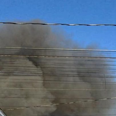 Incêndio de grandes proporções atinge imóveis em Contagem após explosão