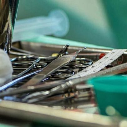 Médico é preso por suspeita de negligência em morte de gestante e feto em MG