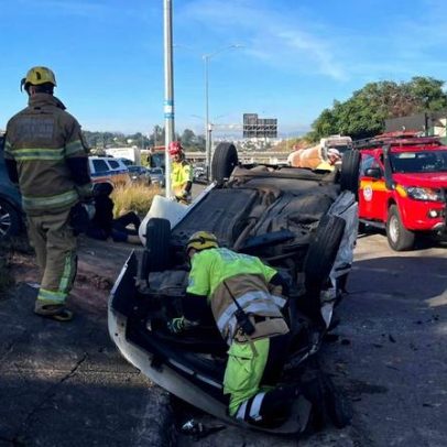 Acidente entre carros na MG-010, em BH, deixa dois feridos