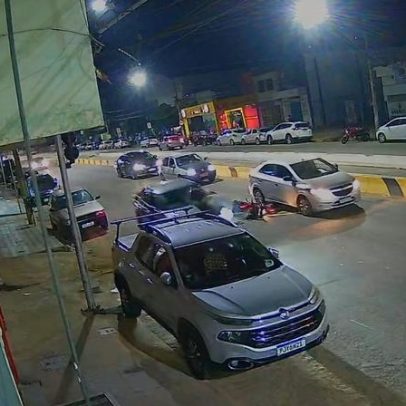 Motociclista é arremessado após sequência de acidentes em MG