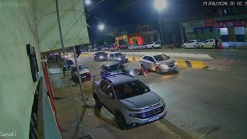 Câmeras de segurança registraram o momento do acidente