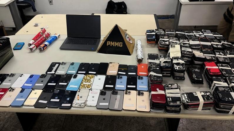 Itens apreendidos em shopping popular no centro de BH