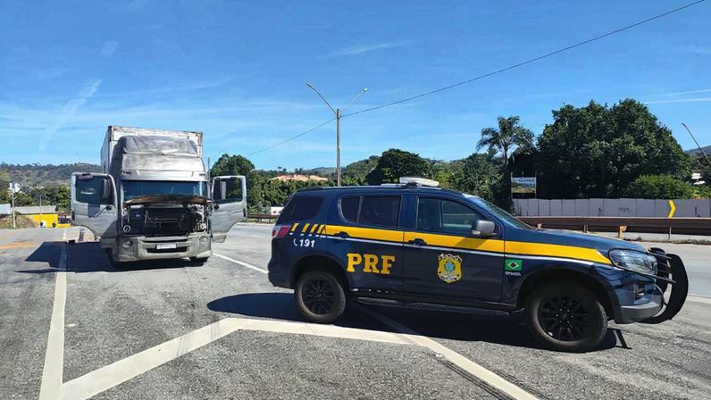 Durante a abordagem, os policiais confirmaram que o motorista era o menor de idade e que o pai viajava como passageiro
