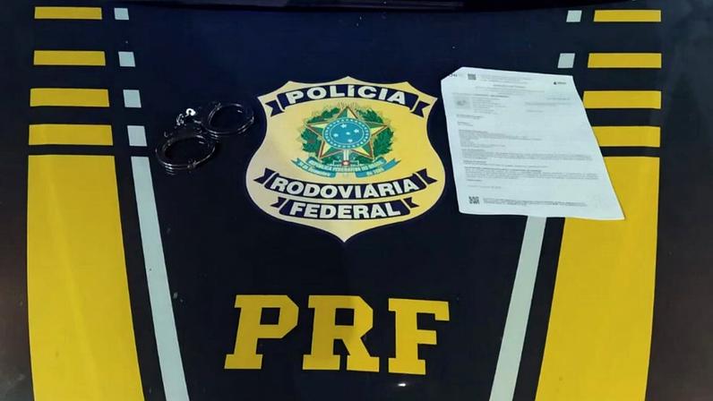 O homem possui registro anterior por homicídio qualificado