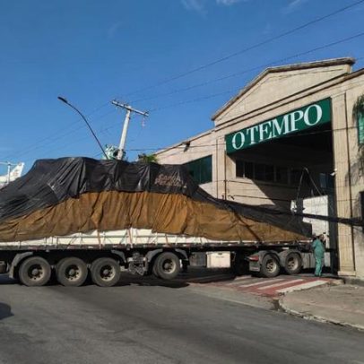 Prefeitura diz que responsabilidade pela queda de poste na redação é das empresas