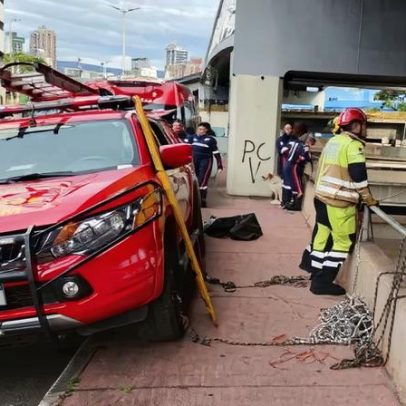 Homem cai do viaduto Itamar Franco e é resgatado pelos bombeiros