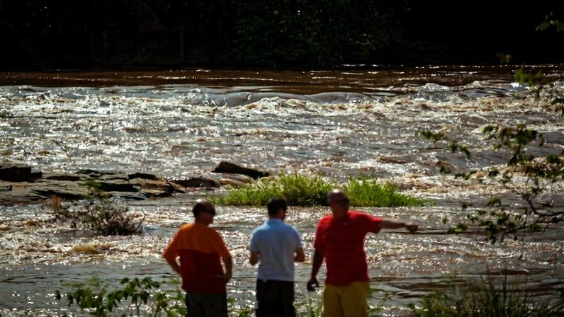 Águas turvas e agitadas na bacia do Rio Doce