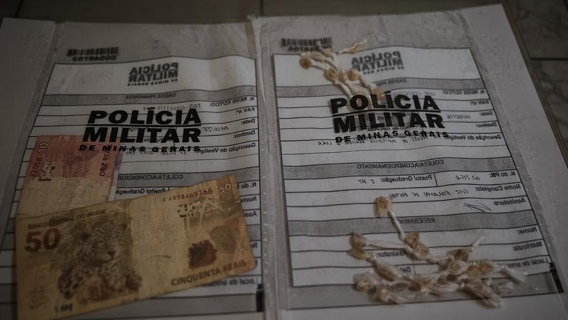 Droga foi apreendida pela polícia