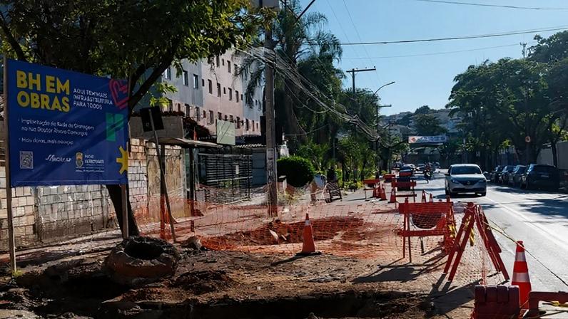 Obra na Álvaro Camargos promete reduzir alagamentos na via, segundo a PBH