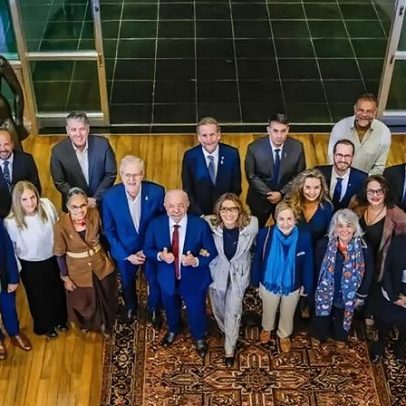 Lula recebe ministros e autoridades ambientais no Cine Alvorada