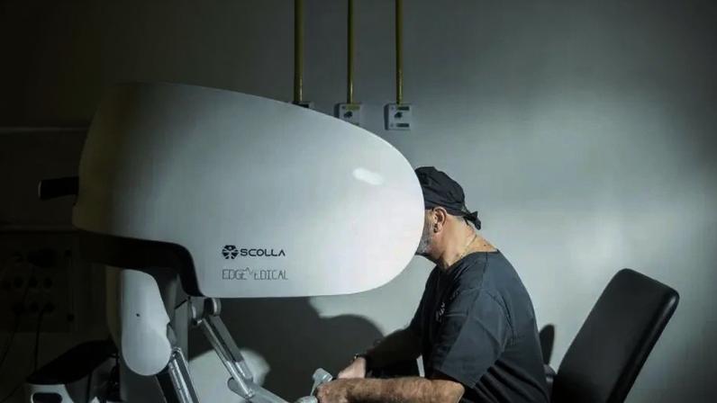 Telecirurgia leva médico brasileiro ao Guinness e conecta Curitiba ao Kuwait. (Foto: Divulgação/Marcelo Andrade)