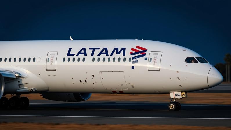 Latam paga R$ 160 mil a pilotos do Embraer E195-E2