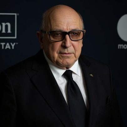 Morre Clive Davis, produtor de Whitney Houston e Billy Joel, aos 94