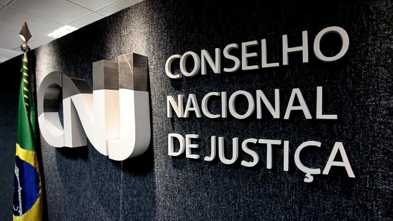 imagem colorida do letreiro em prateado com o nome do Conselho Nacional de Justiça (CNJ) desembargador - Metrópoles