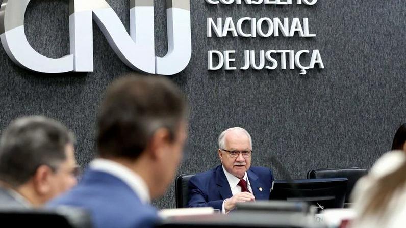 O plano é criar uma nova classe processual e estabelecer a punição mais grave para juízes infratores.