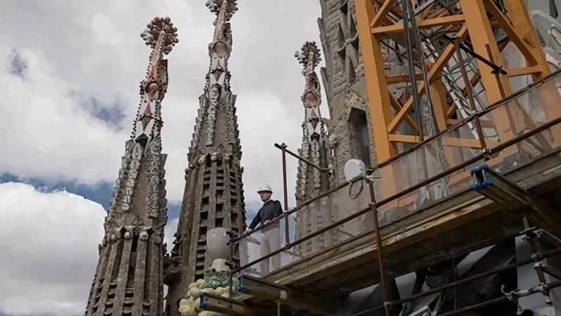 O arquiteto Mauricio Cortés, que liderou os trabalhos na Torre de Jesus Cristo, espera que o Papa Leão XIV fique "positivamente impressionado" com a 18ª e última torre da igreja