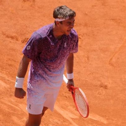 Cobolli vai à final de Roland Garros após desistência de Arnaldi por virose