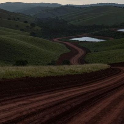 Codevasf investe R$ 572 mil em escavadeira para atender municípios de MG