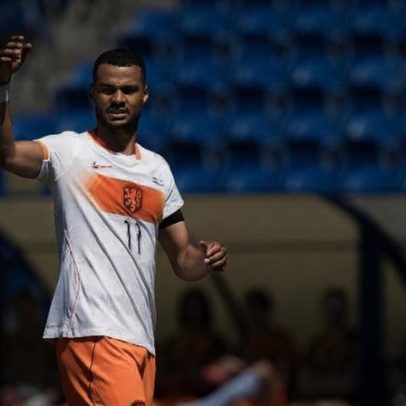 Holanda vence Uzbequistão com dois pênaltis; Memphis fica no banco