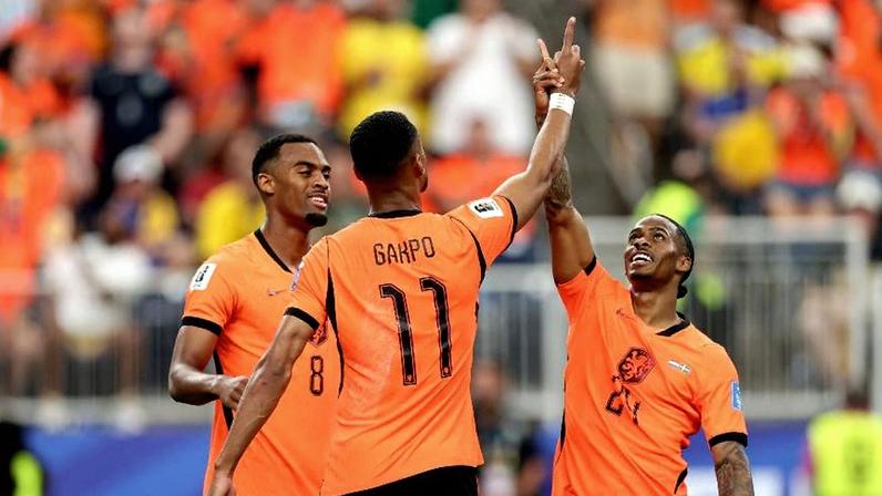 Cody Gakpo, da Holanda, comemora gol contra a Suécia pela Copa do Mundo