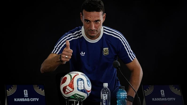 Lionel Scaloni, técnico da Argentina, em coletiva de imprensa antes da estreia da Copa do Mundo contra a Argélia