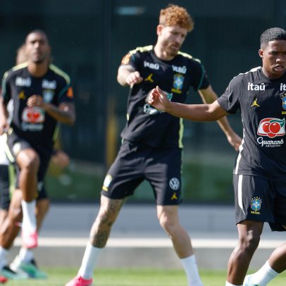 Seleção faz treino em silêncio sem Neymar após decepção