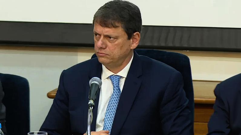 Governador de São Paulo, Tarcísio de Freitas, em coletiva de imprensa nesta quinta-feira 27. Foto: Reprodução/ Governo de SP