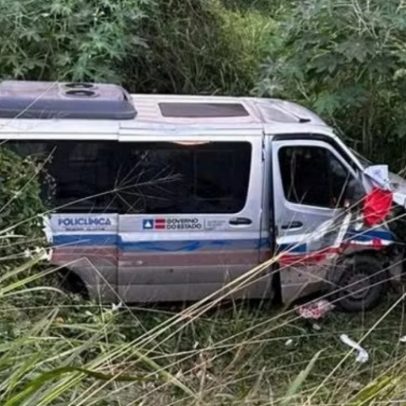 Colisão frontal entre van e carro deixa 16 feridos na BR-242, Bahia
