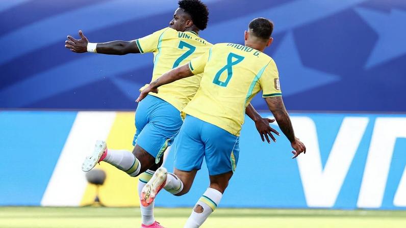 Vinicius Junior comemora o primeiro gol de sua equipe durante a partida do Grupo C da Copa do Mundo de 2026 entre Brasil e Marrocos, no Estádio Nova York/Nova Jersey (Foto: Charly Triballeau / AFP)