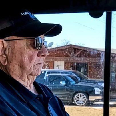 Rotina do motorista de ônibus de 95 anos, o mais velho do mundo