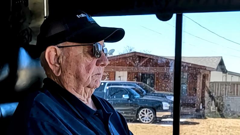 Como é a rotina do motorista de ônibus mais velho do mundo aos 95 anos