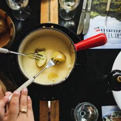 Fondue em casa: dicas de chefs para acertar na receita e na mesa
