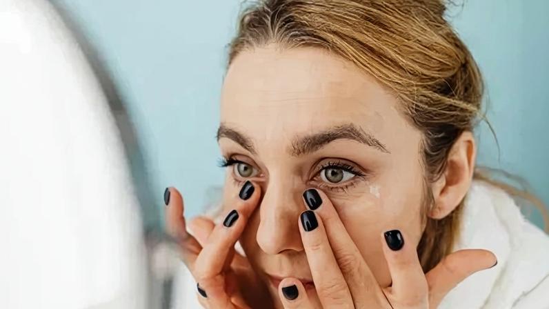 Cuidados naturais para olheiras ao redor dos olhos