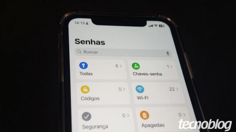 Abrindo o app Senhas do iPhone (Imagem: Igor Shimabukuro/Tecnoblog)