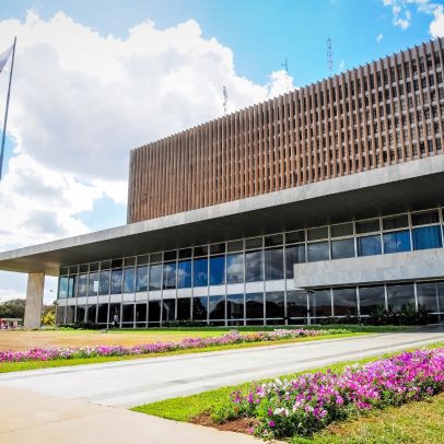 Concurso Sefaz DF: aditivo atualiza conteúdo e taxas