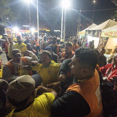 Prefeitura tenta impedir telão no Largo da Batata e público reage durante estreia do Brasil na Copa