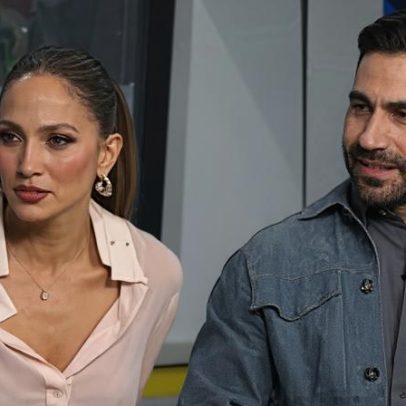 Jennifer Lopez nega romance com Brett Goldstein e comenta pressões da mídia