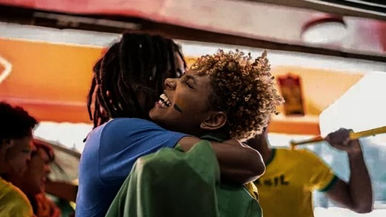 Psicóloga explica como a Copa do Mundo mobiliza mecanismos psíquicos que fortalecem vínculos emocionais