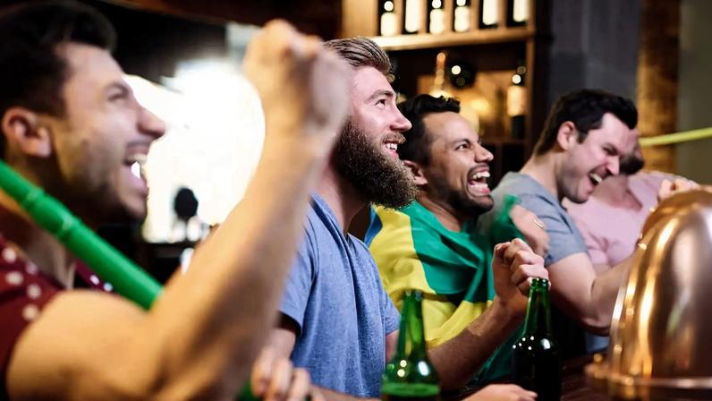Bares, restaurantes, supermercados e o setor de turismo estão entre os segmentos que podem ser beneficiados pela Copa do Mundo de 2026 em Santa Catarina. (Foto: Freepik)