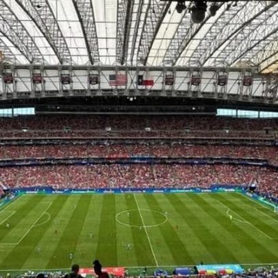 Público vai ao estádio ver Cristiano Ronaldo e é apresentado ao futebol