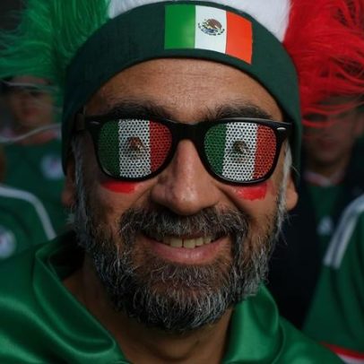 Torcida lota estádio no México com trajes típicos na abertura da Copa 2026