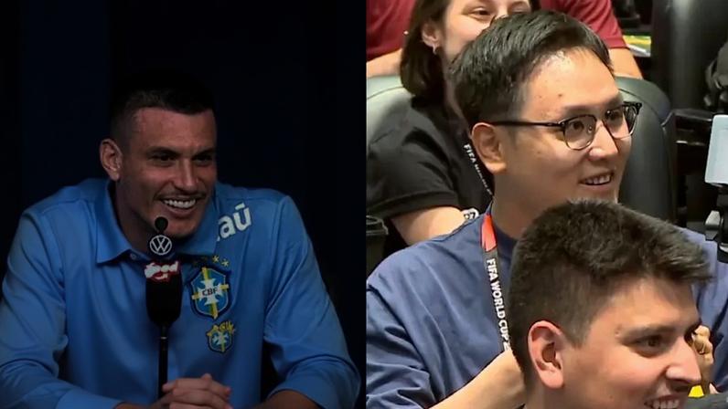 Ibáñez salva repórter sul-coreano e mostra inglês afiado em coletiva nos EUA