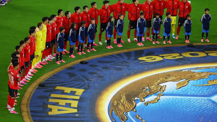Coreia do Sul canta o hino do país antes do jogo contra a República Tcheca — Foto: Daniel Becerril/Reuters