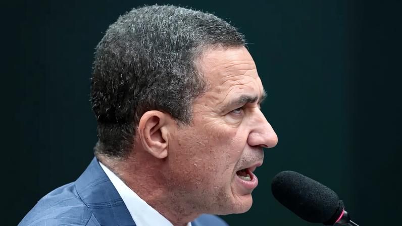 O deputado federal Coronel Assis (PL-MT), relator da PEC que reduz a maioridade penal para 16 anos de idade, durante reunião da Comissão de Constituição e Justiça (CCJ) nesta quarta-feira, 10 (Bruno Spada/Câmara dos Deputados)