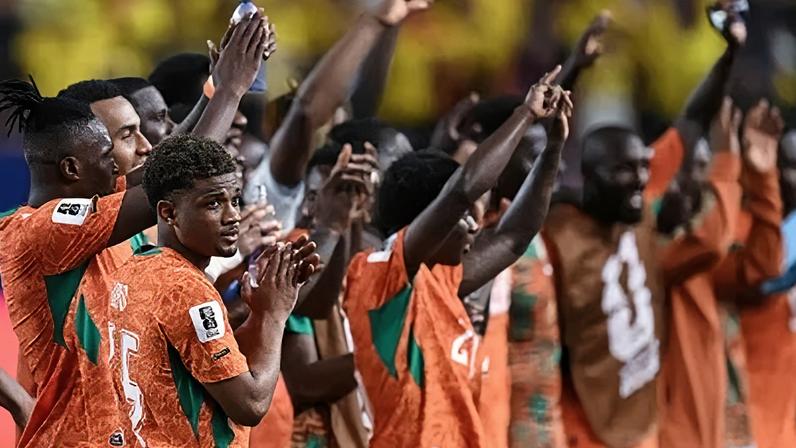 Amad Diallo, da Costa do Marfim, comemora ao final da partida do Grupo E da Copa do Mundo da 2026 contra o Equador, no Estádio da Filadélfia
